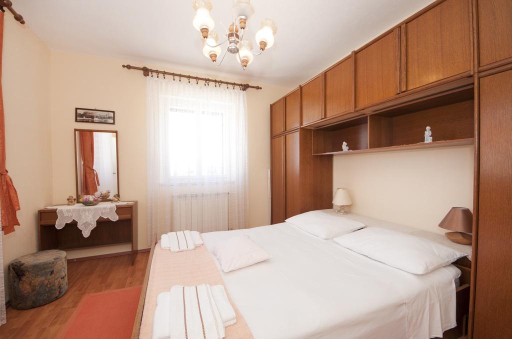 Apartments Gorana Splitska Esterno foto